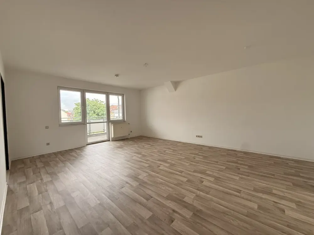 Senior-friendly 2-room apartment with sunny balcony
