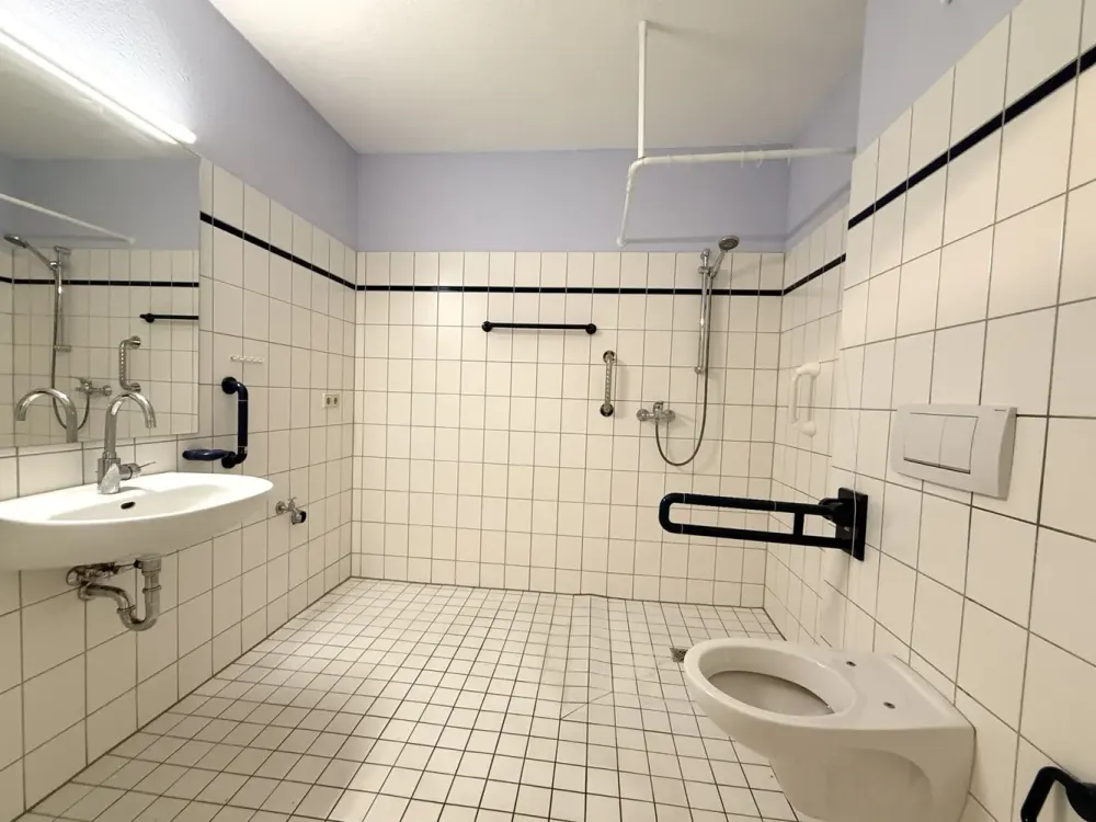Senior-friendly 2-room apartment with sunny balcony