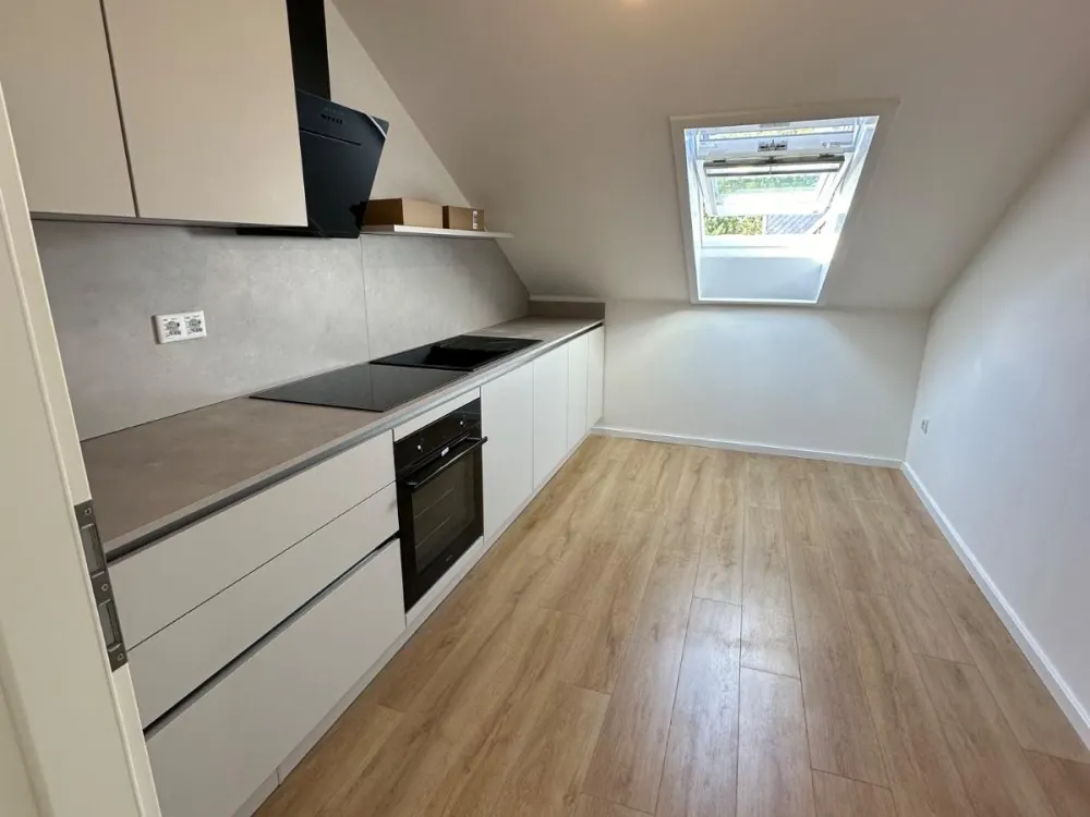Gemütliche 3-Zimmer Dachgeschosswohnung mit Balkon in der beliebt