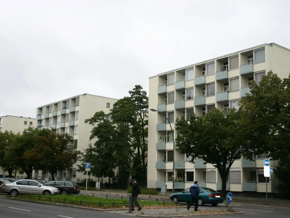 Zentrale Lage an der Otto-Suhr-Allee im Hochpaterre