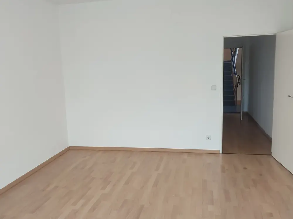 Zentrale Lage an der Otto-Suhr-Allee im Hochpaterre