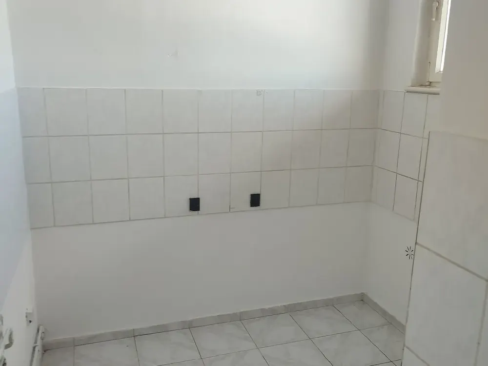 Zentrale Lage an der Otto-Suhr-Allee im Hochpaterre