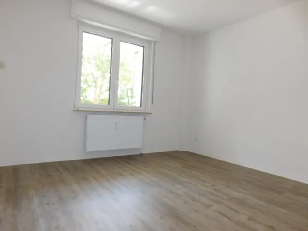 ***Renovierte 3-Zimmer-EG-Wohnung mit Balkon und Vinylboden***