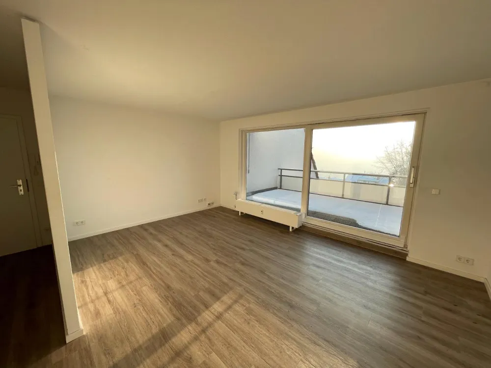 Helle 4-Zi.-Wohnung mit Balkon & TG-Stellpl. in ES-Wiflingshausen