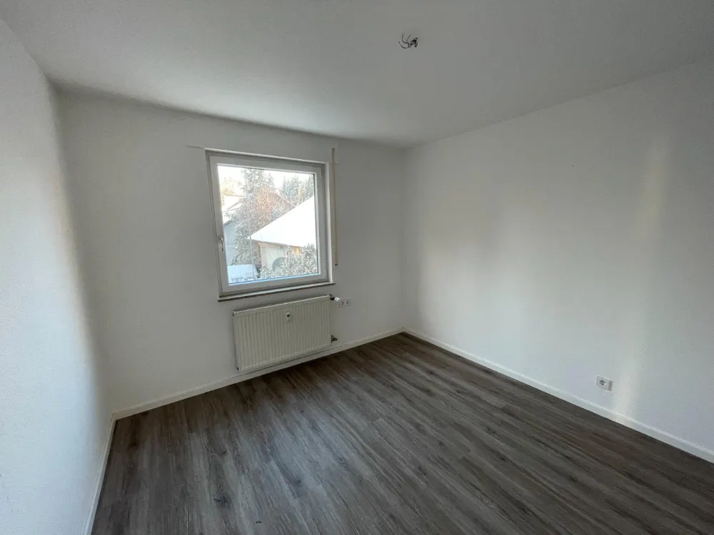 Helle 4-Zi.-Wohnung mit Balkon & TG-Stellpl. in ES-Wiflingshausen