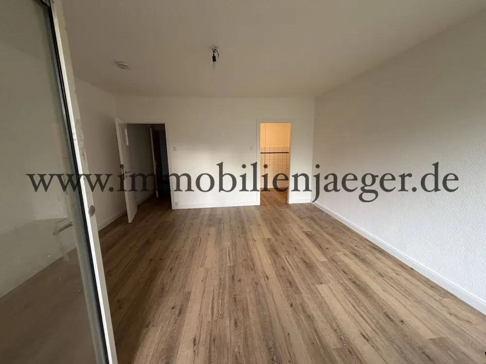 Bramfeld Nähe OTTO-Zentrale -Hochhaus- modernisierte 1-Zimmer-Studio mit Balkon -Hochparterre- frei