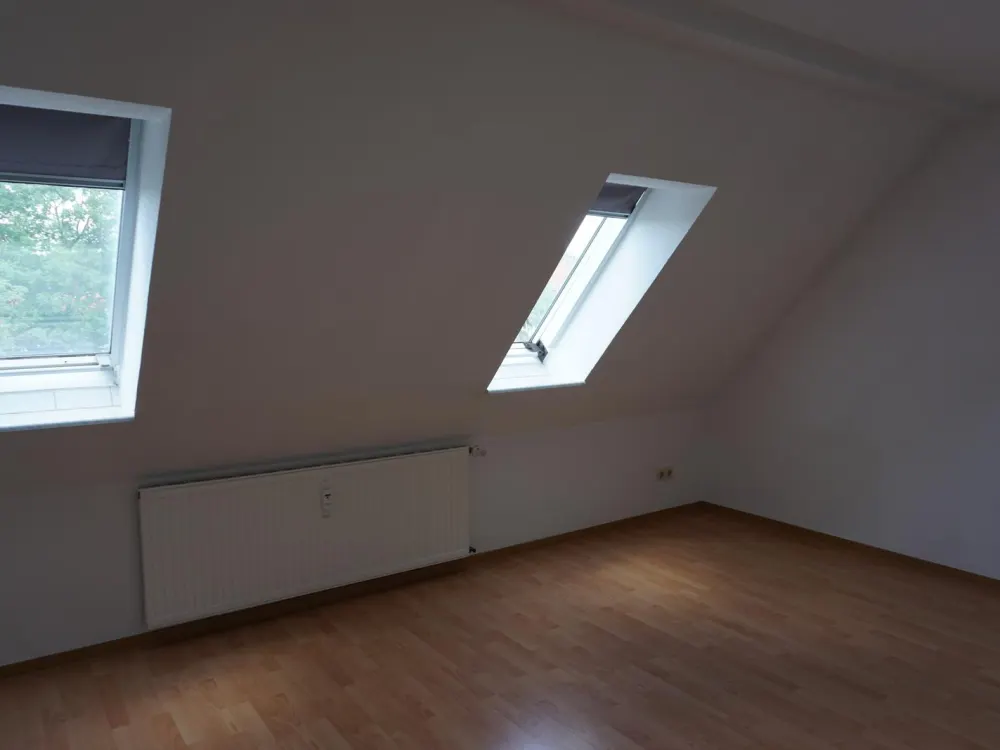 Frisch sanierte 2‑Zimmer‑DG‑Wohnung am Zwenkauer Hafen Erstbezug