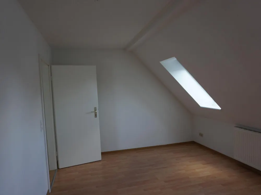 Frisch sanierte 2‑Zimmer‑DG‑Wohnung am Zwenkauer Hafen Erstbezug