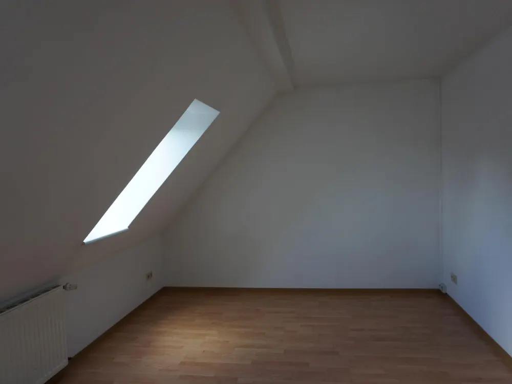 Frisch sanierte 2‑Zimmer‑DG‑Wohnung am Zwenkauer Hafen Erstbezug