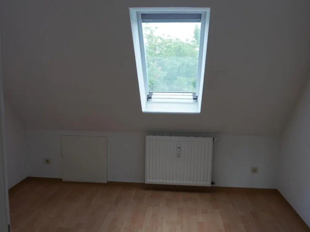Frisch sanierte 2‑Zimmer‑DG‑Wohnung am Zwenkauer Hafen Erstbezug
