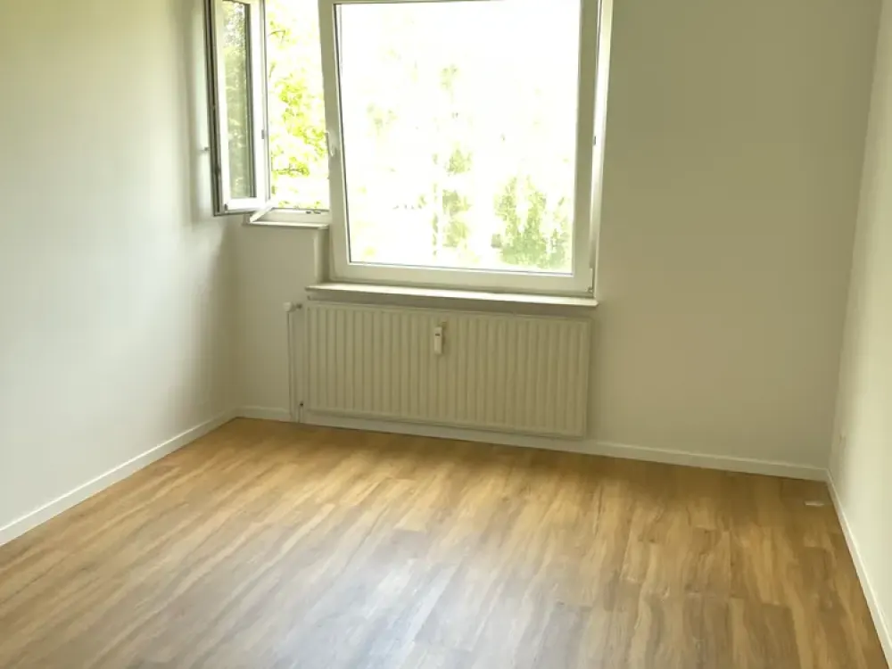 Komplett sanierte 3,5 Zimmer-Wohnung in Laatzen.
