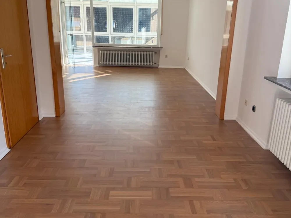 Helle 110m2 Wohnung mit Balkon & Wintergarten - viel Platz