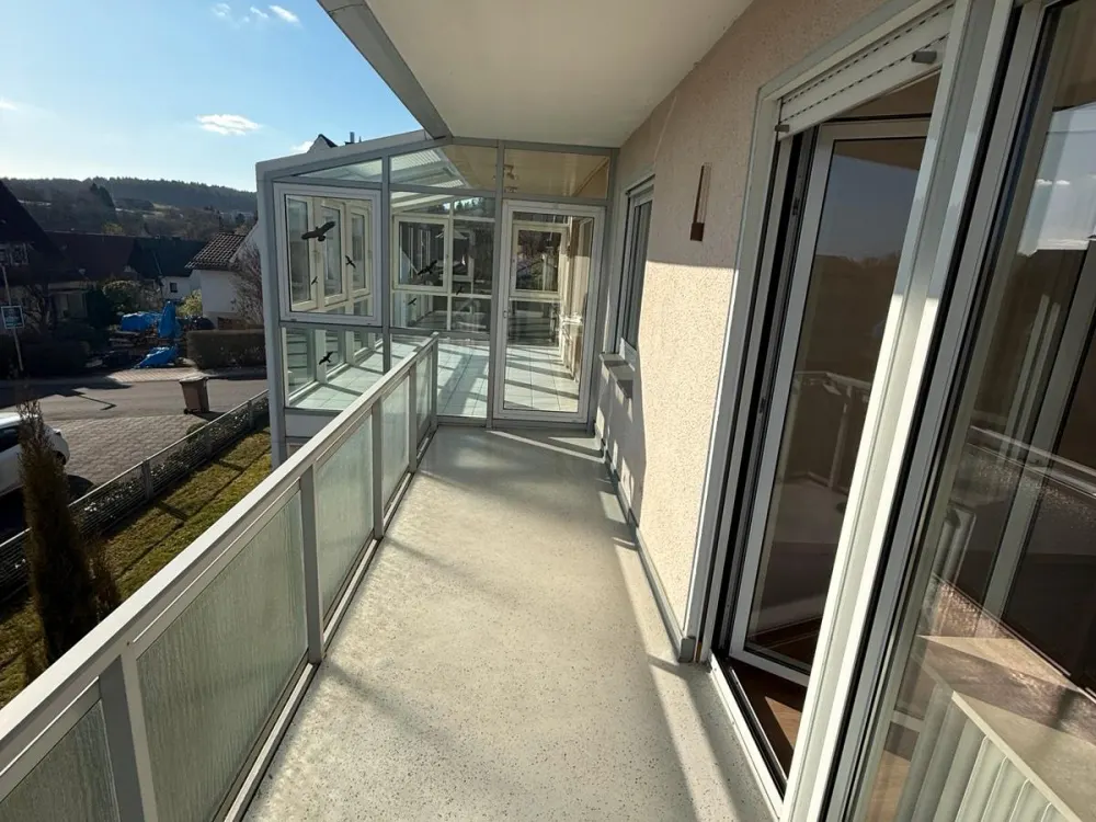 Helle 110m2 Wohnung mit Balkon & Wintergarten - viel Platz