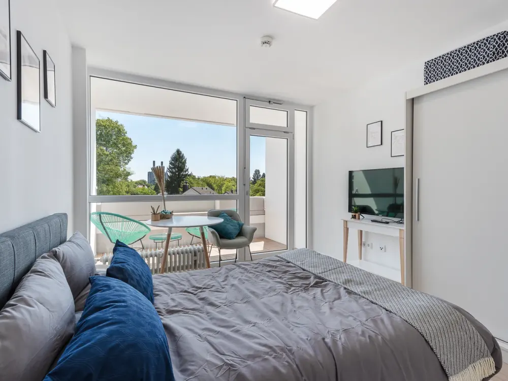 Vollmöbliert und flexibel Wohnen mit Balkon und idealer Anbindung in Forstenried