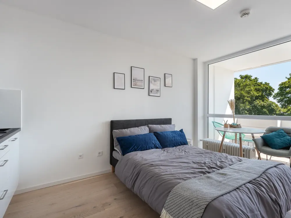 Vollmöbliert und flexibel Wohnen mit Balkon und idealer Anbindung in Forstenried