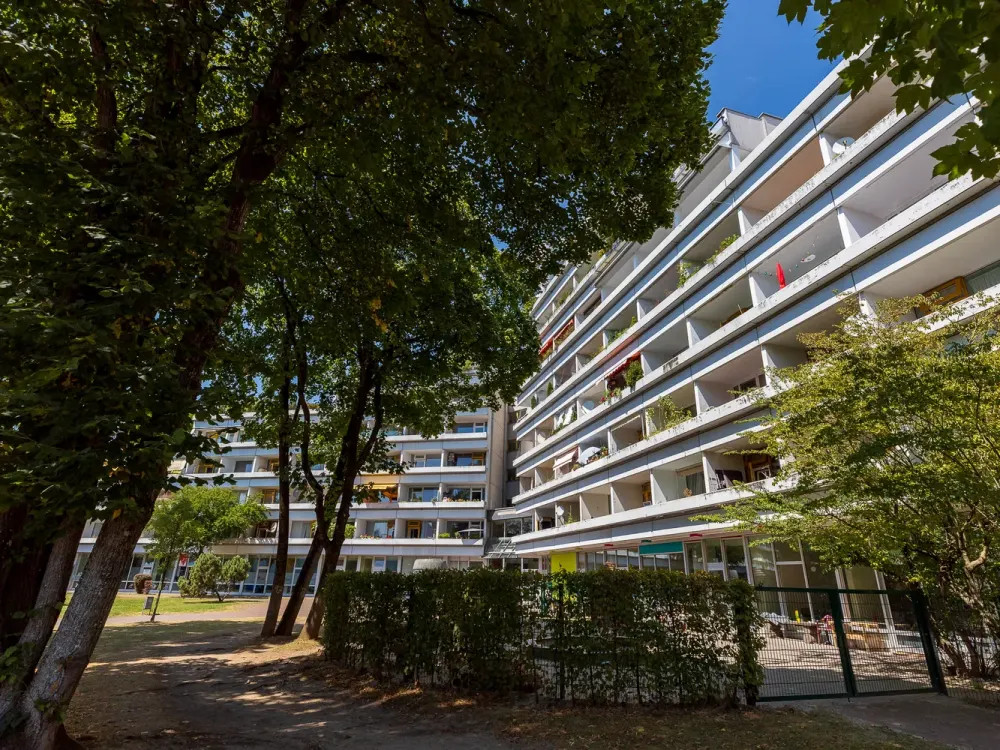 Vollmöbliert und flexibel Wohnen mit Balkon und idealer Anbindung in Forstenried