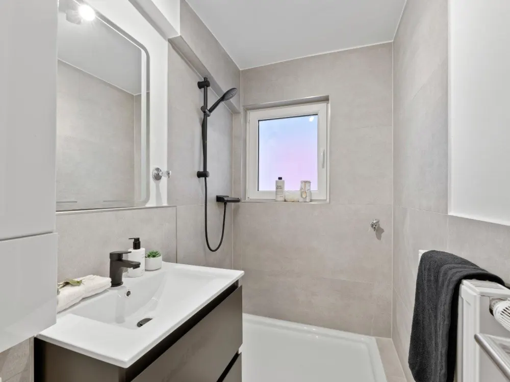 Charmante 2-Zimmer-Wohnung mit Balkon am Hölderlinplatz
