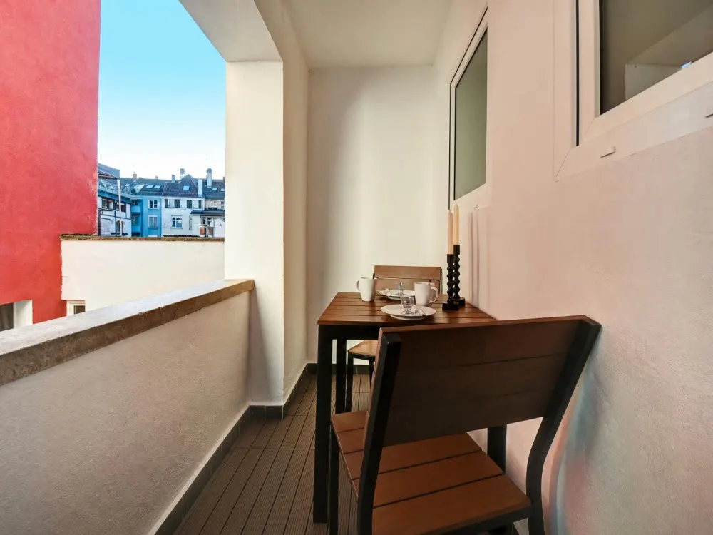 Charmante 2-Zimmer-Wohnung mit Balkon am Hölderlinplatz