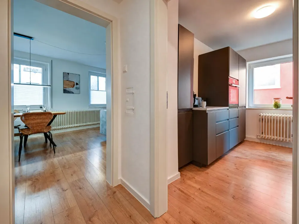 Charmante 2-Zimmer-Wohnung mit Balkon am Hölderlinplatz