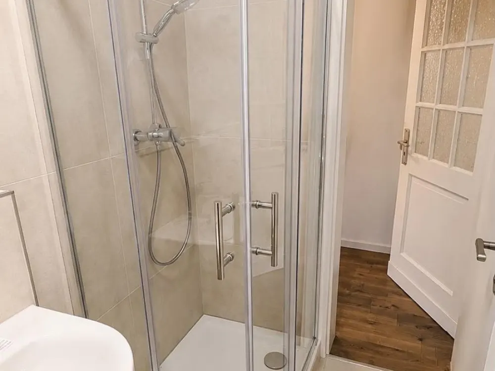 Hochwertige kernsanierte 3 Zimmer Wohnung 86qm mit modernem Bad