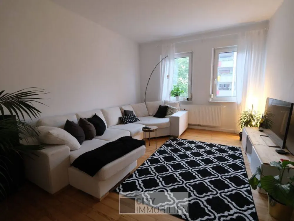 Wohnen im beliebten Maxfeld - Tolle 2-Zimmer-Wohnung mit EBK, Balkon und Holzdielen