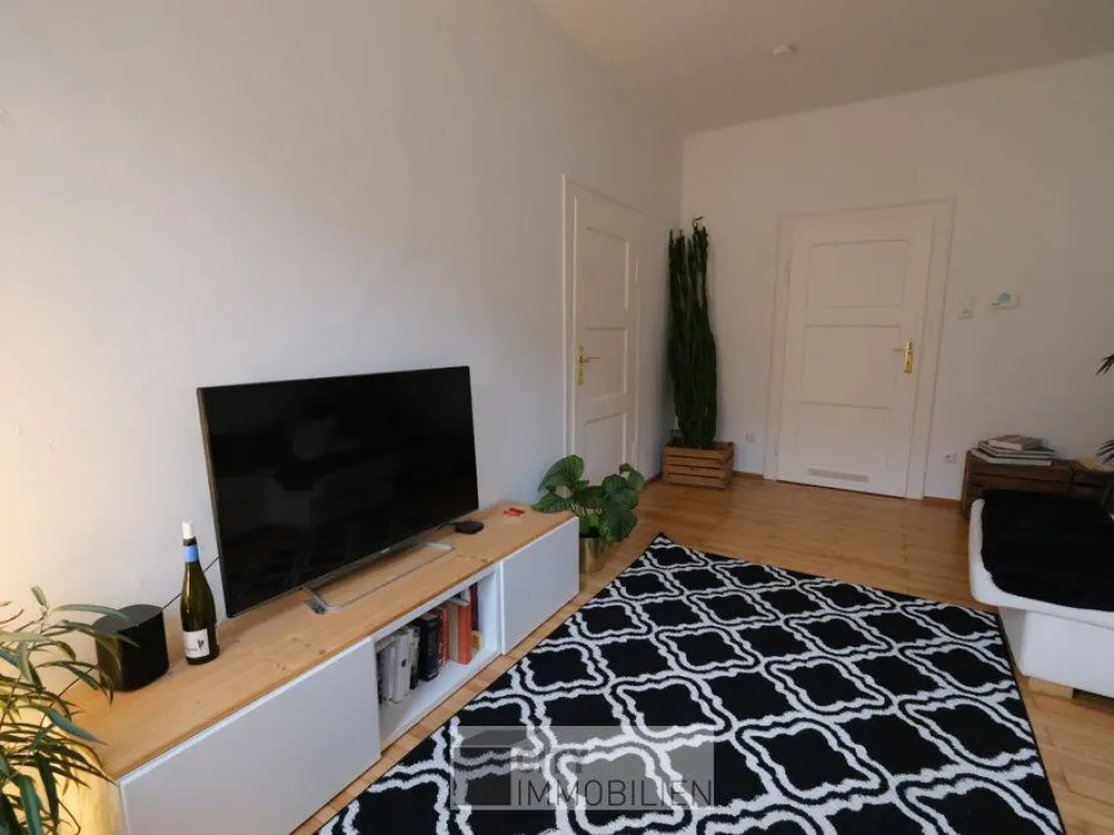 Wohnen im beliebten Maxfeld - Tolle 2-Zimmer-Wohnung mit EBK, Balkon und Holzdielen