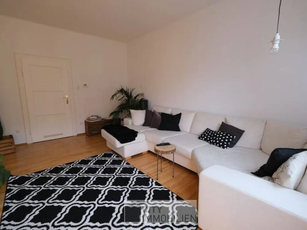 Wohnen im beliebten Maxfeld - Tolle 2-Zimmer-Wohnung mit EBK, Balkon und Holzdielen
