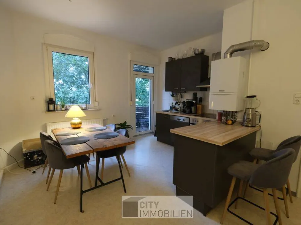 Wohnen im beliebten Maxfeld - Tolle 2-Zimmer-Wohnung mit EBK, Balkon und Holzdielen