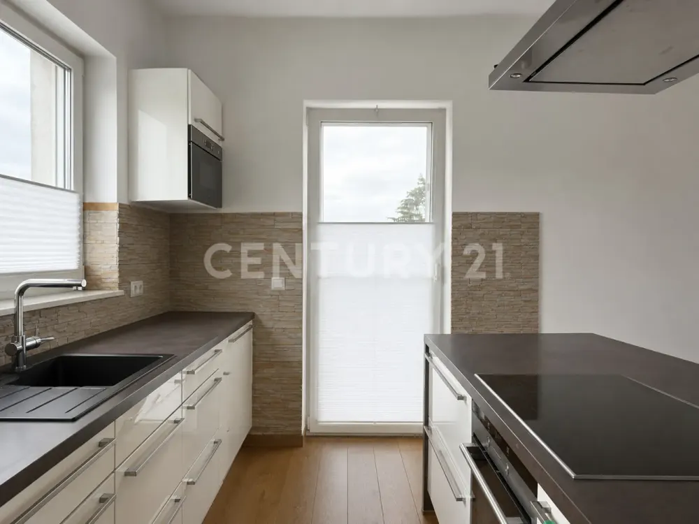 Exklusives Penthouse mit Dachterrasse, Dampfsauna und Blick zum Fernsehturm