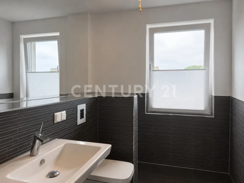 Exklusives Penthouse mit Dachterrasse, Dampfsauna und Blick zum Fernsehturm