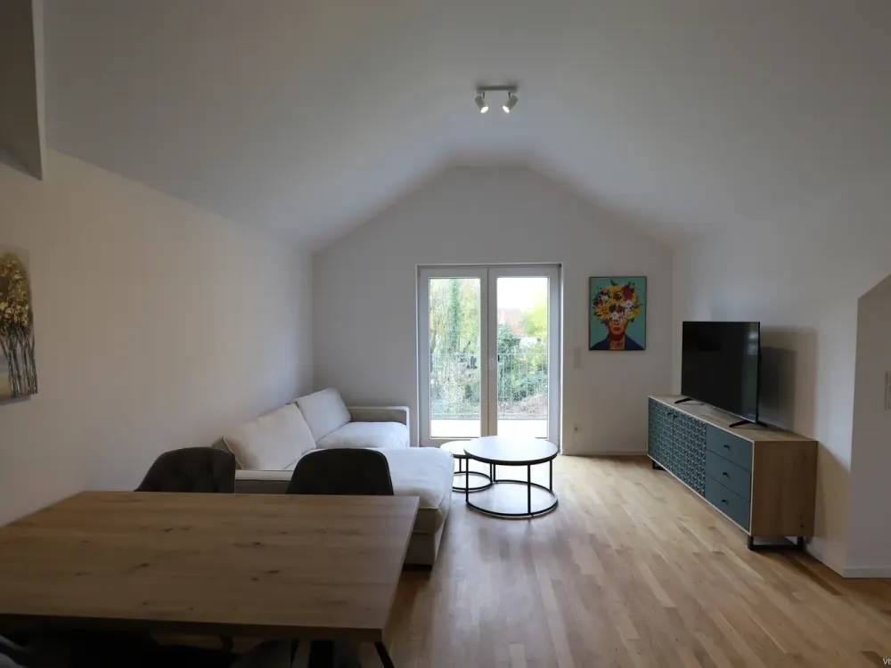 **VISTA Immobilien** Vollmöblierte Dachgeschoss-Wohnung mit Einbauküche