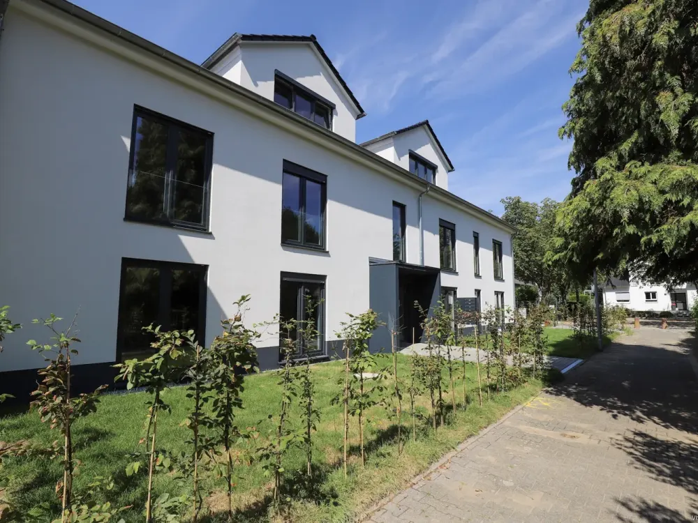 **VISTA Immobilien** Vollmöblierte Dachgeschoss-Wohnung mit Einbauküche