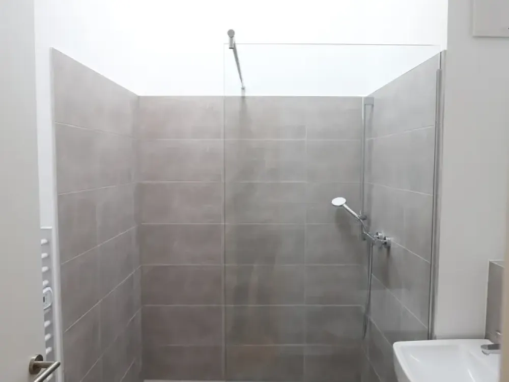 **VISTA Immobilien** Vollmöblierte Dachgeschoss-Wohnung mit Einbauküche