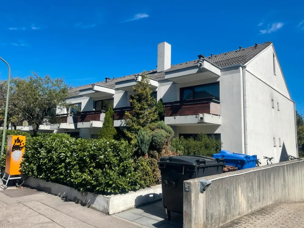 Komplett sanierte & voll möblierte 1-Zimmer-Wohnung mit Terrasse