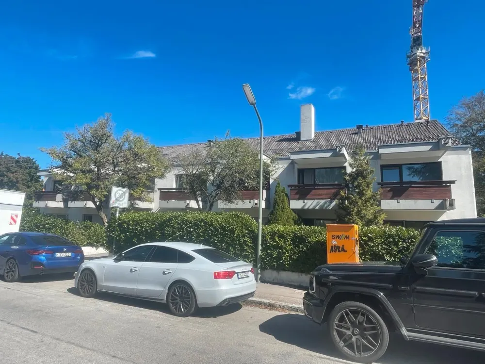 Komplett sanierte & voll möblierte 1-Zimmer-Wohnung mit Terrasse