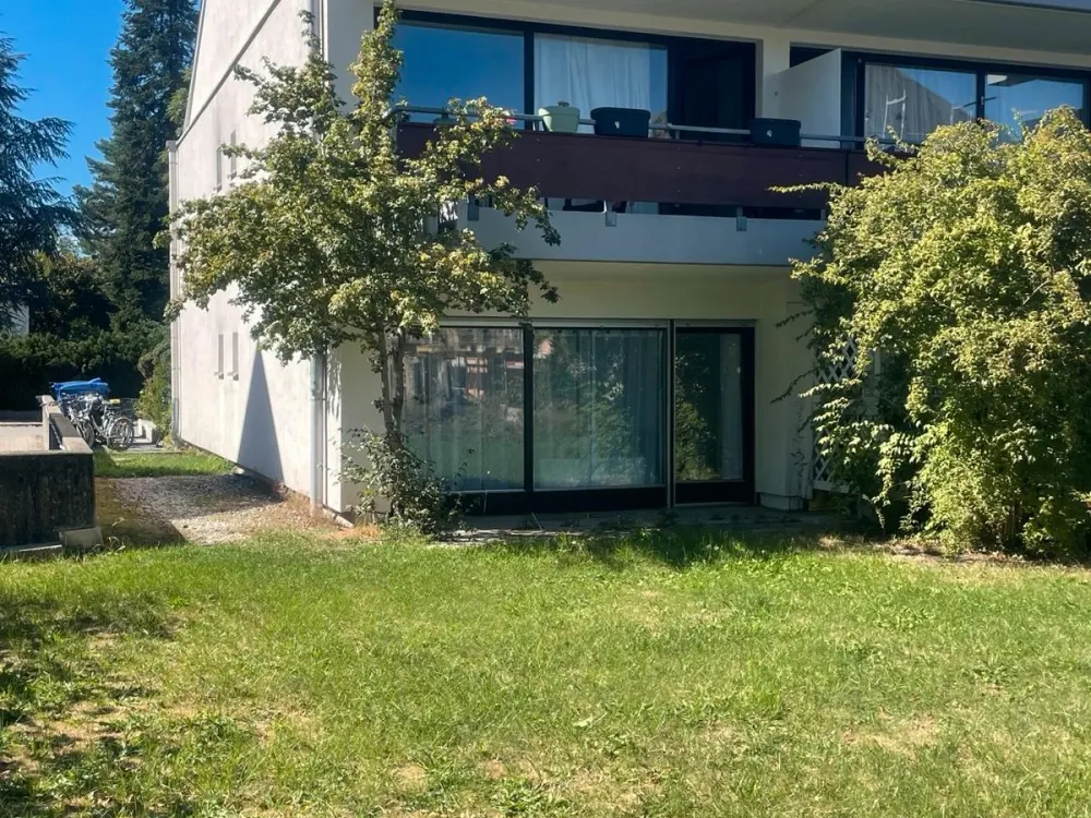Komplett sanierte & voll möblierte 1-Zimmer-Wohnung mit Terrasse