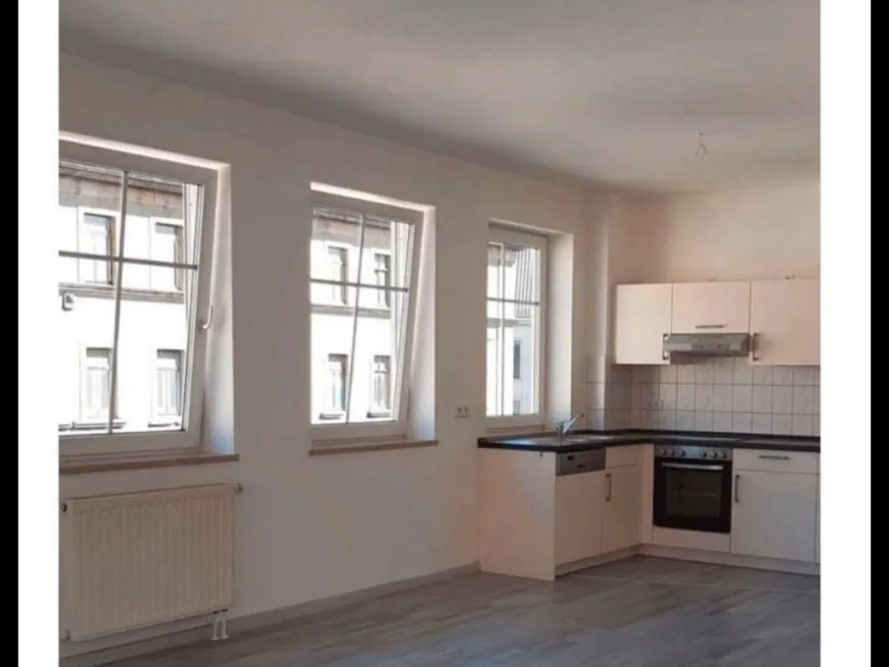 Helle 1 Raumwohnung mit EBK und Balkon