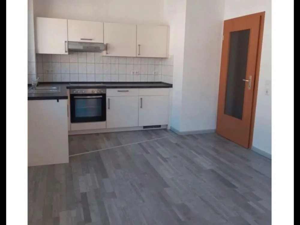 Helle 1 Raumwohnung mit EBK und Balkon