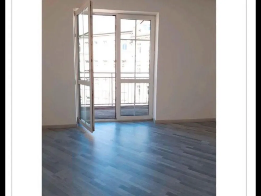 Helle 1 Raumwohnung mit EBK und Balkon