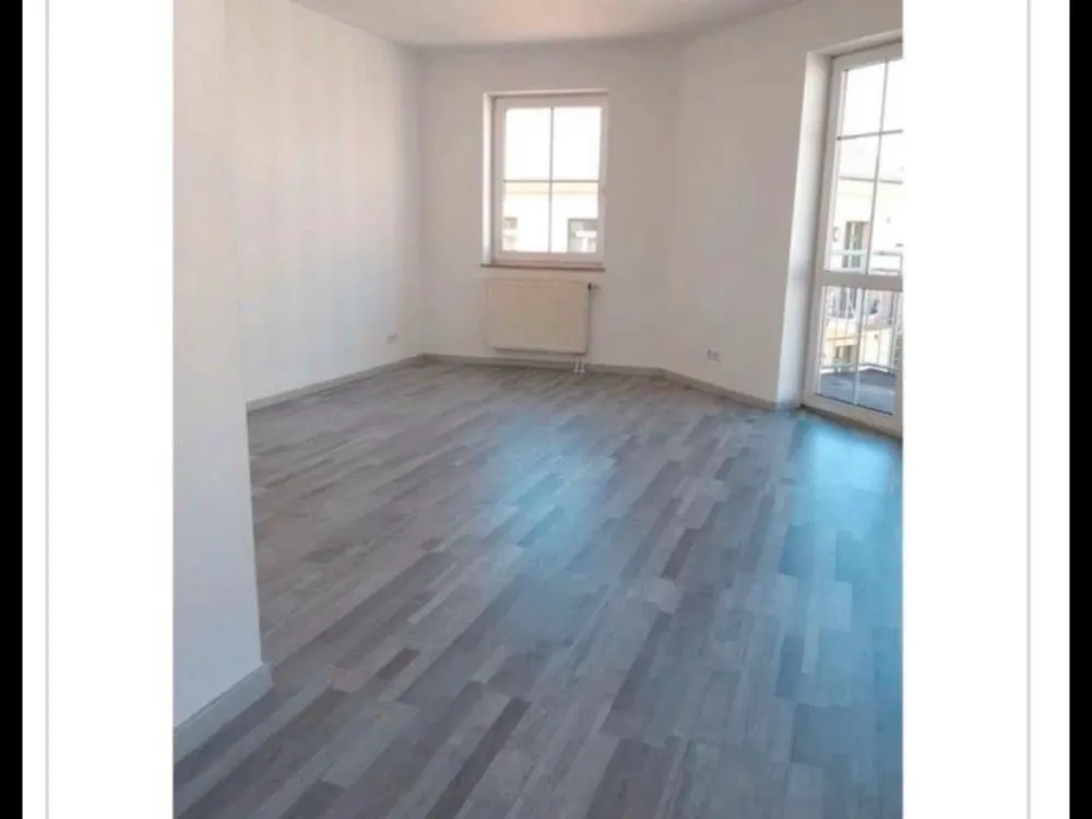 Helle 1 Raumwohnung mit EBK und Balkon