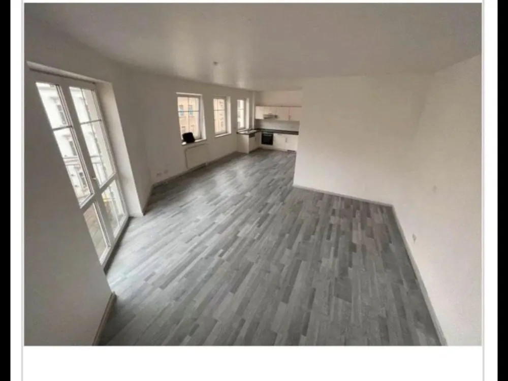 Helle 1 Raumwohnung mit EBK und Balkon