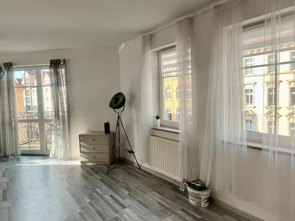 Helle 1 Raumwohnung mit EBK und Balkon