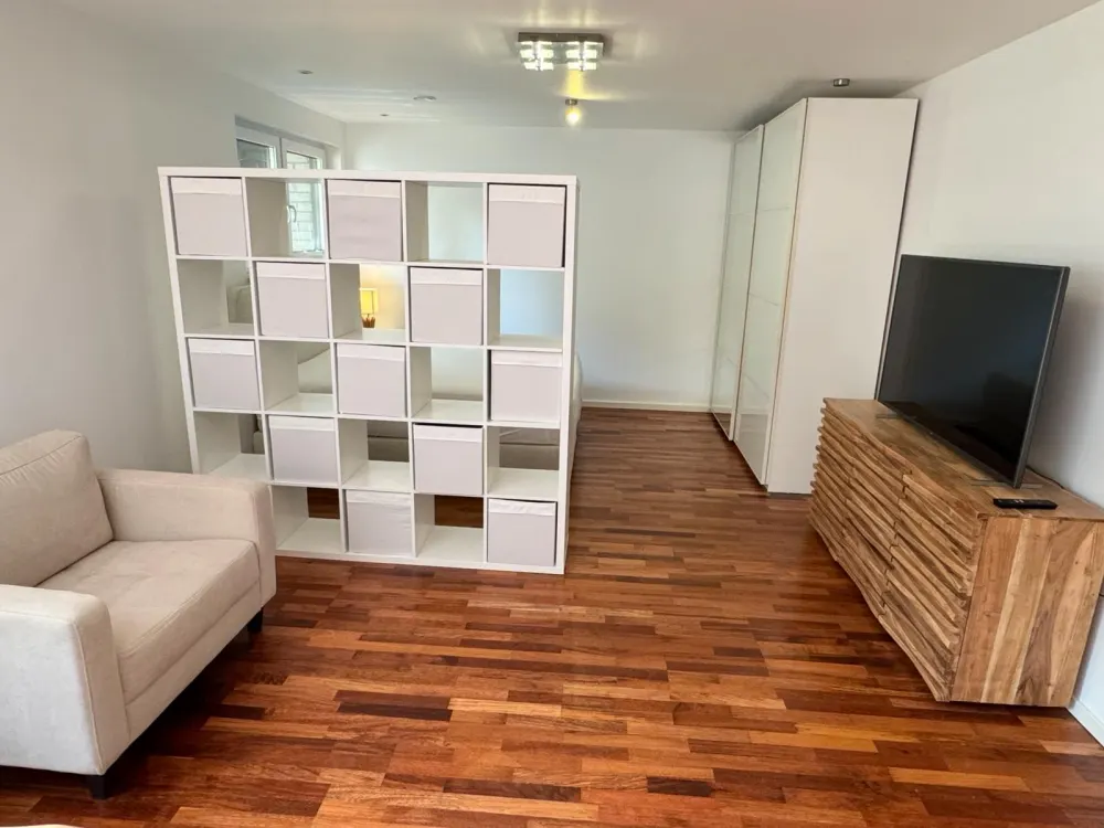 Helle Neubau Wohnung möbliert 90qm mit Terrasse