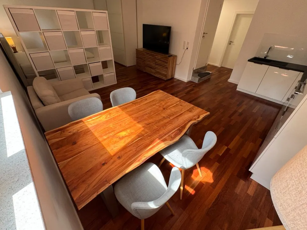 Helle Neubau Wohnung möbliert 90qm mit Terrasse