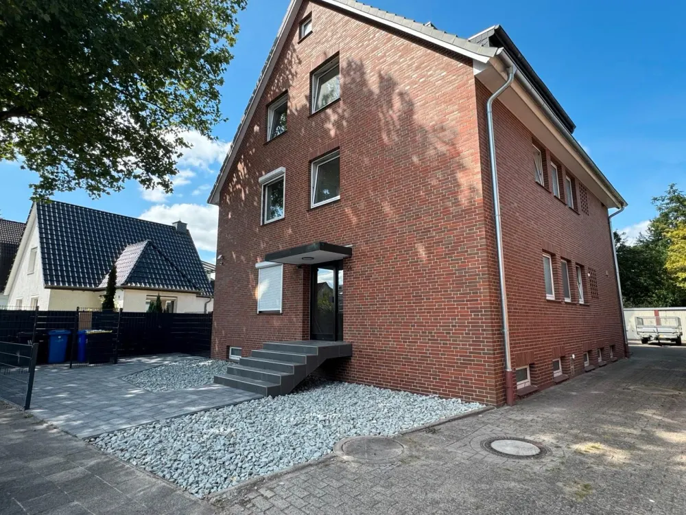 Moderne 2-Zimmer-Wohnung, Erstbezug nach Sanierung mit Balkon