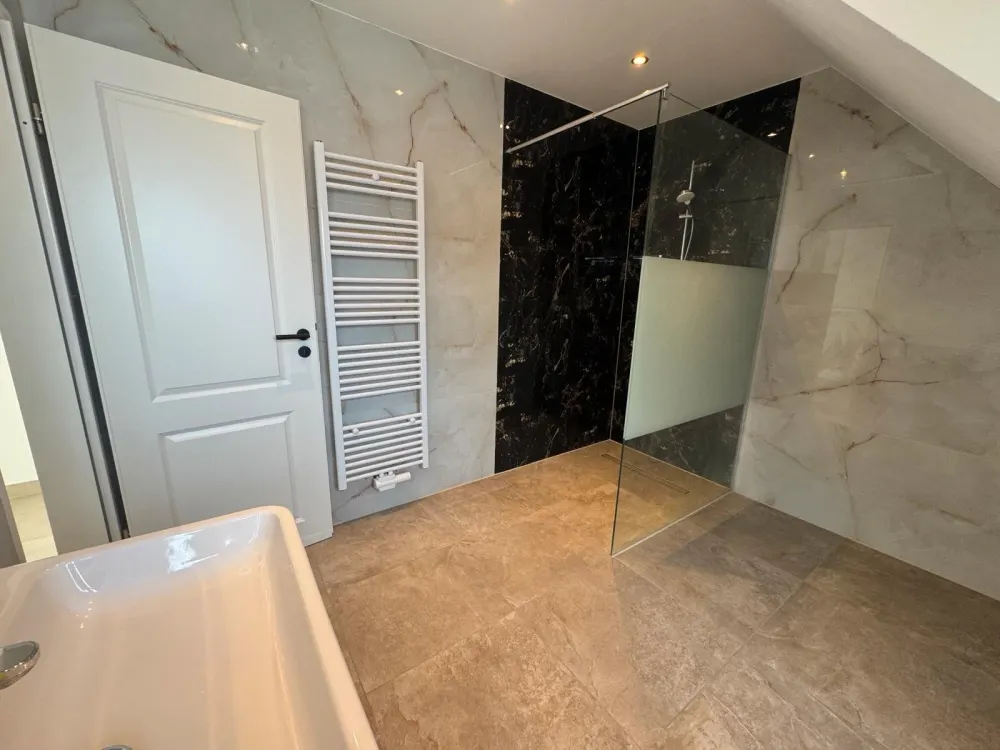 Moderne 2-Zimmer-Wohnung, Erstbezug nach Sanierung mit Balkon