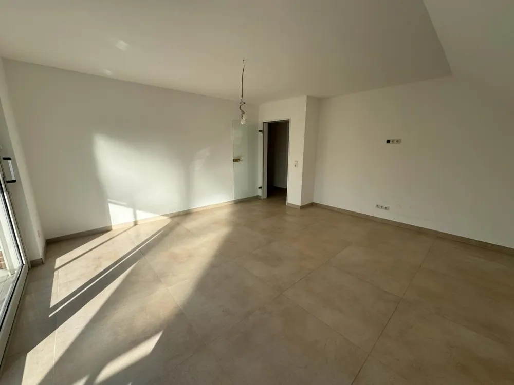 Moderne 2-Zimmer-Wohnung, Erstbezug nach Sanierung mit Balkon