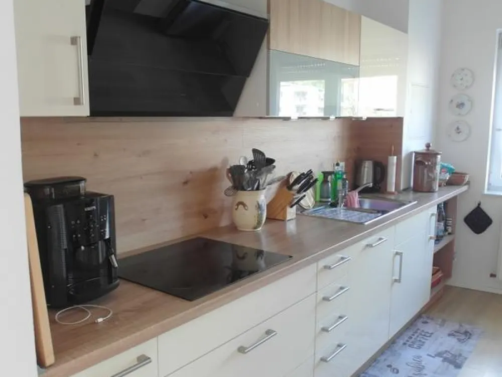 Ab November 2026: Schöne 5-Zimmer-Wohnung mit großem Balkon und hellem Laminatboden in Radebeul-Ost