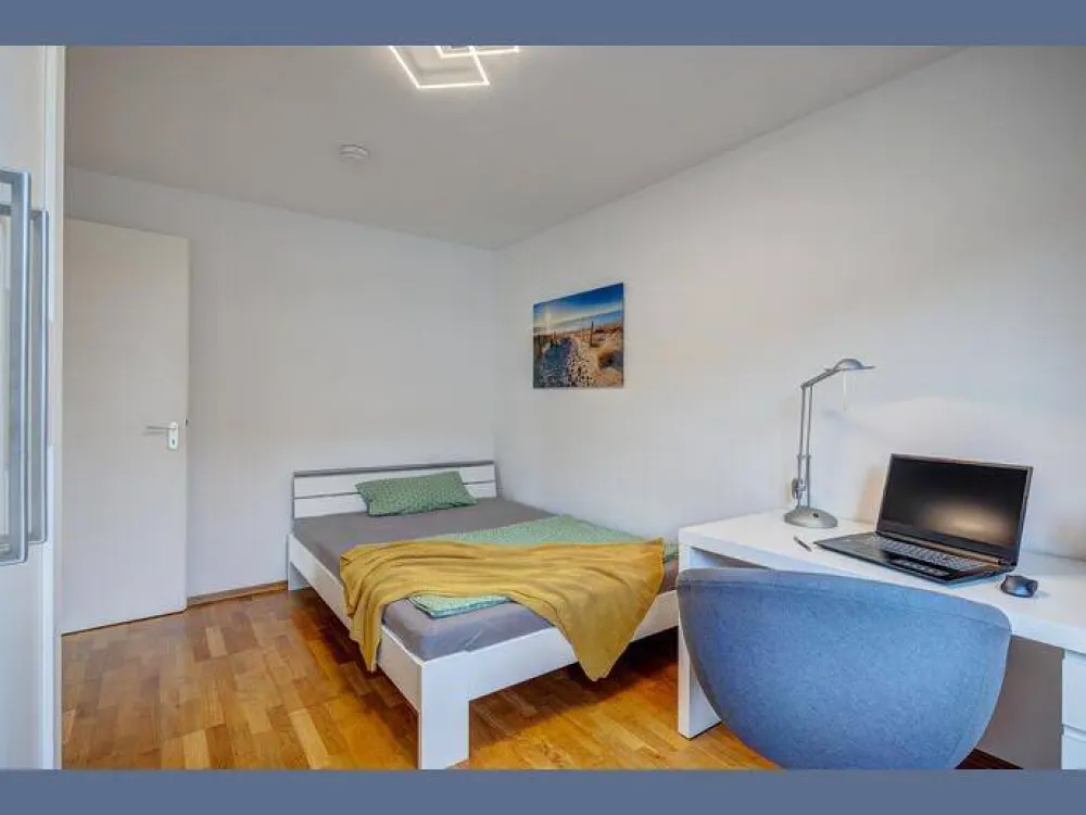 Möbliert: Schöne Familienwohnung in Moosach