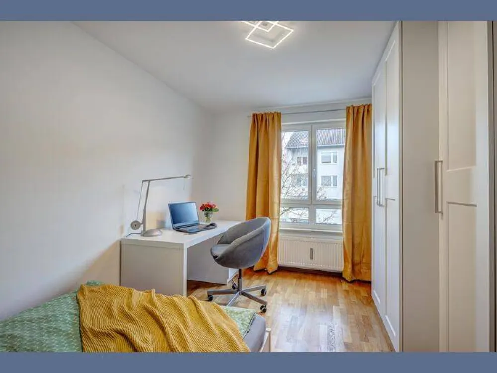 Möbliert: Schöne Familienwohnung in Moosach